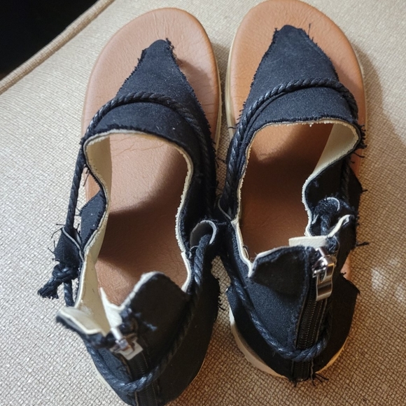 Sandals - Picture 2 of 5